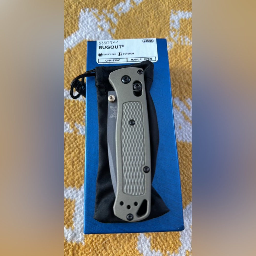Benchmade Bugout Blue Givory Knife